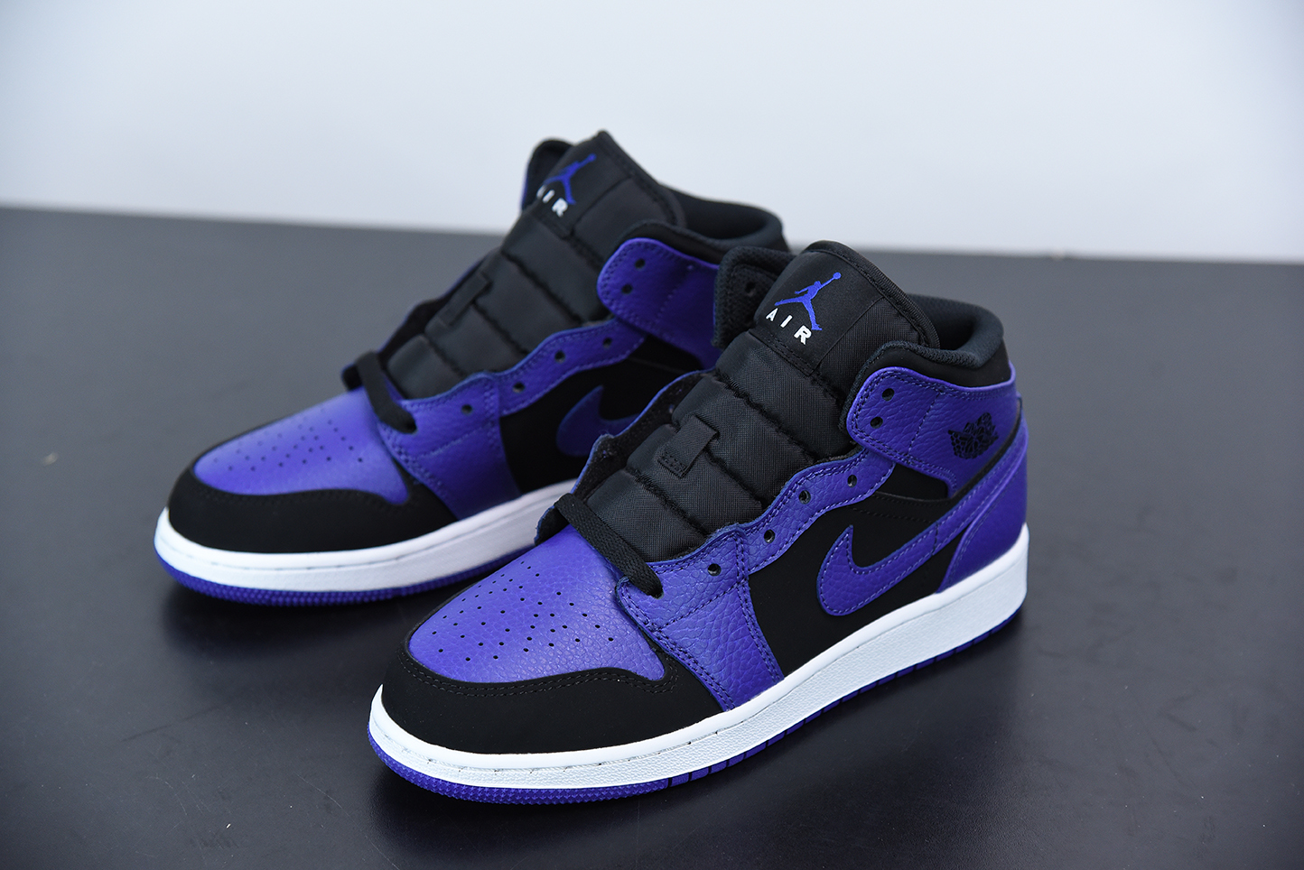 Jordan 1 Mid Black Dark Concord (GS) 554725-051