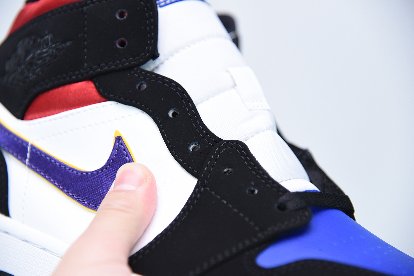Jordan 1 Mid Lakers Top 3 852542-005