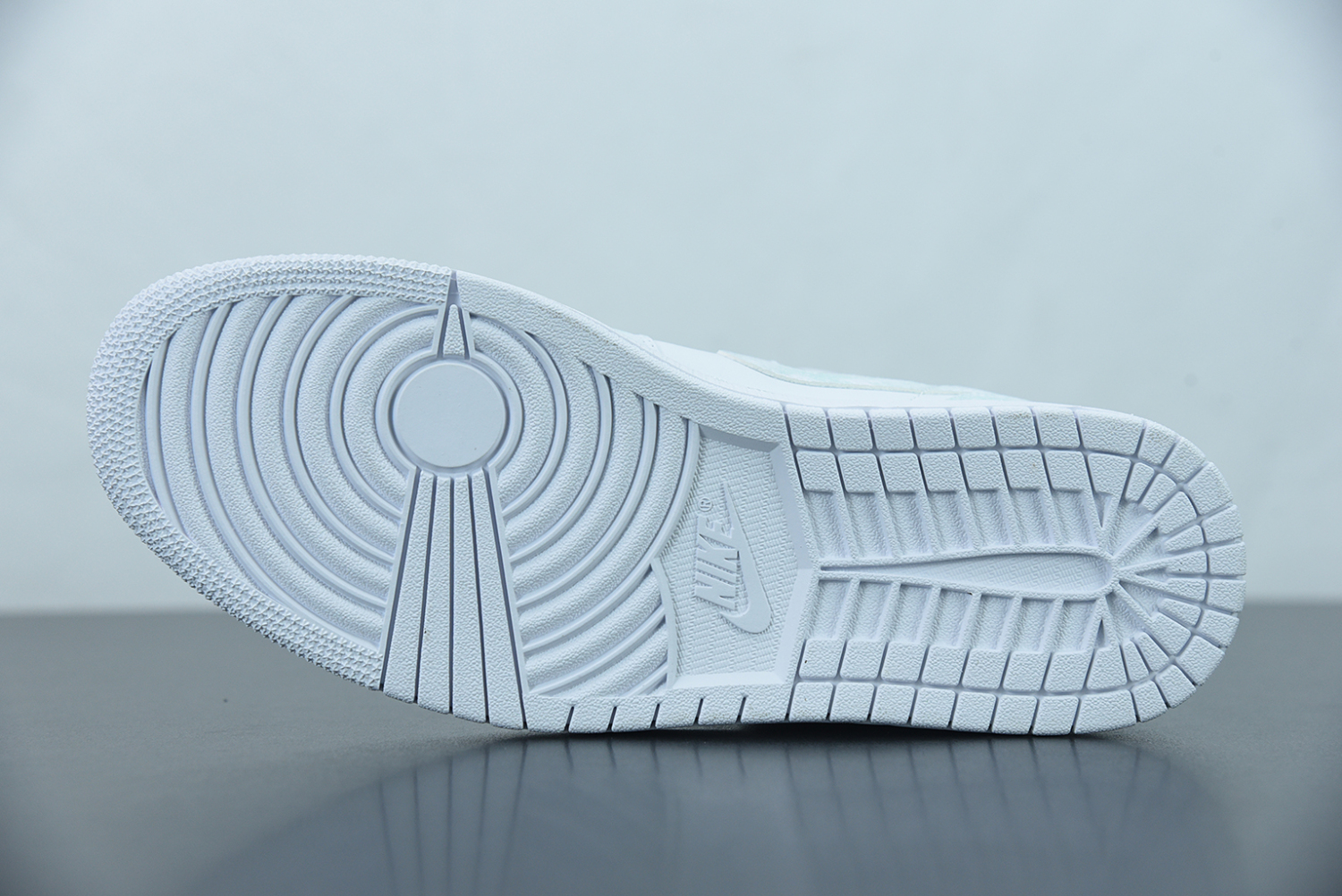 Jordan 1 Mid Triple White 2.0 (2020) 554724-130