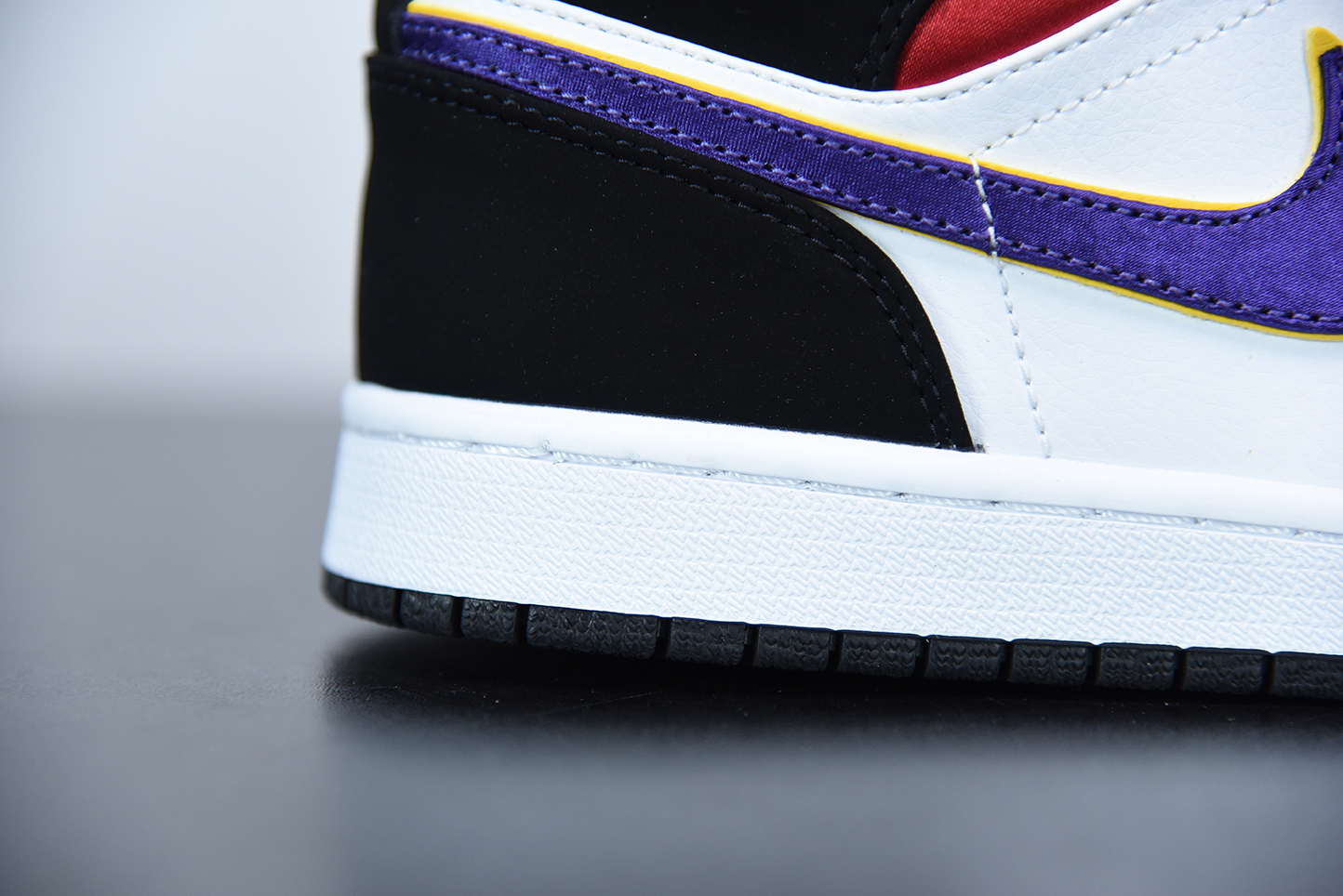 Jordan 1 Mid Lakers Top 3 852542-005