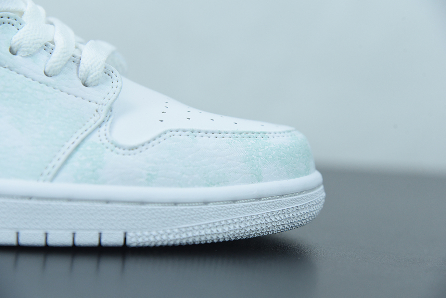 Jordan 1 Mid Triple White 2.0 (2020) 554724-130