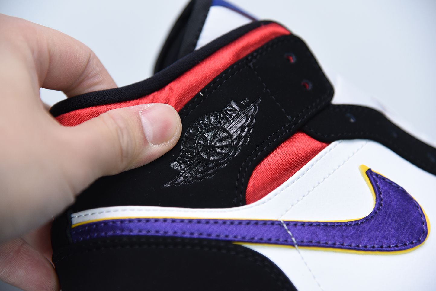 Jordan 1 Mid Lakers Top 3 852542-005
