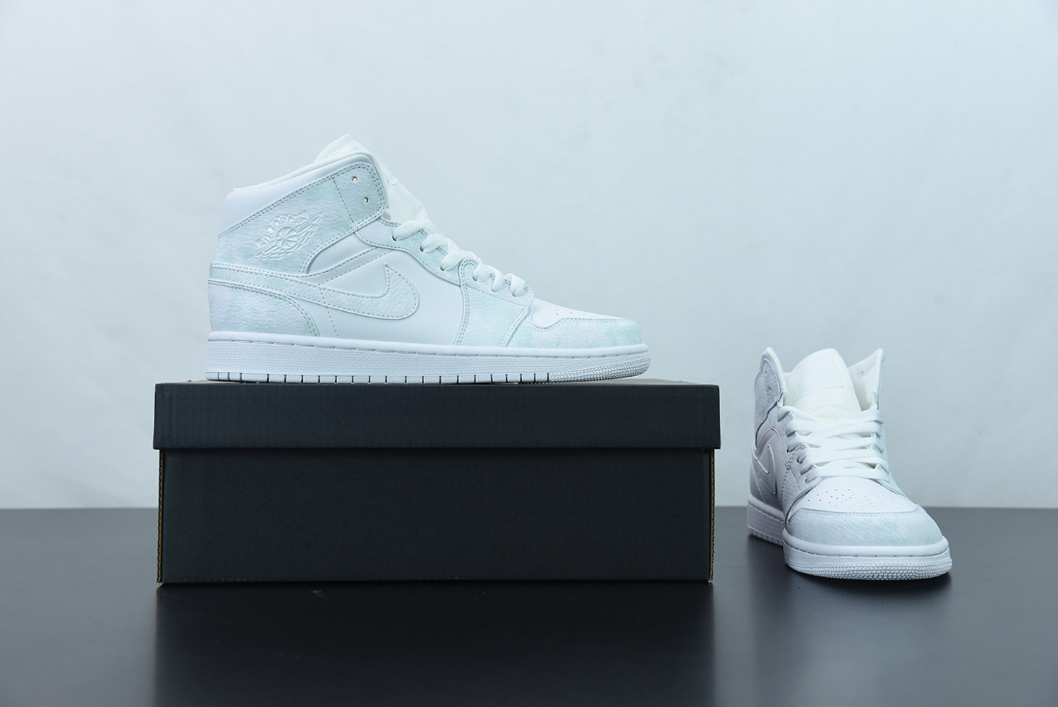 Jordan 1 Mid Triple White 2.0 (2020) 554724-130