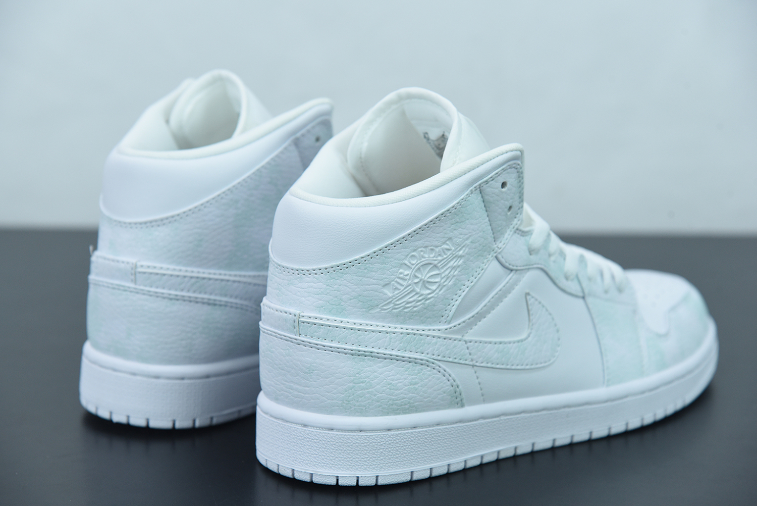 Jordan 1 Mid Triple White 2.0 (2020) 554724-130