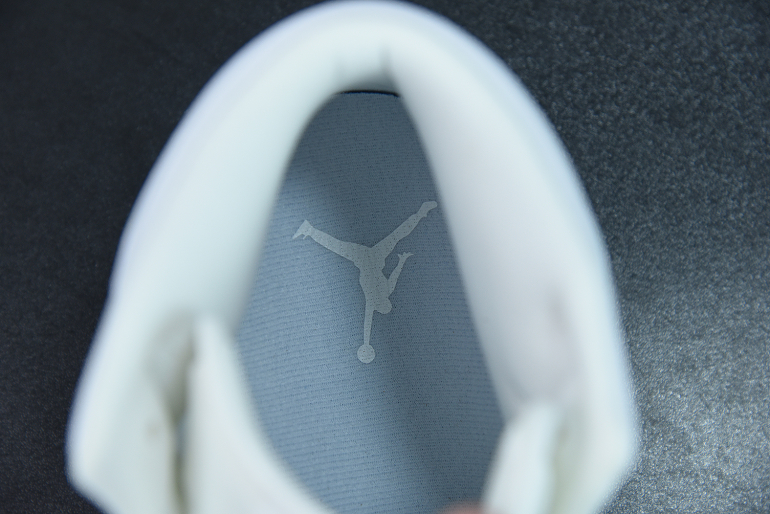 Jordan 1 Mid Triple White 2.0 (2020) 554724-130