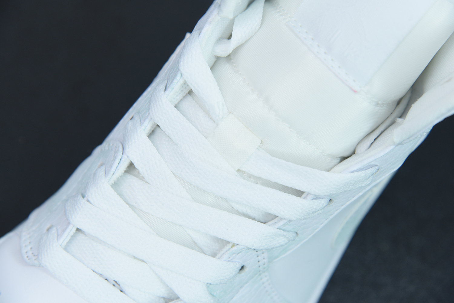 Jordan 1 Mid Triple White 2.0 (2020) 554724-130