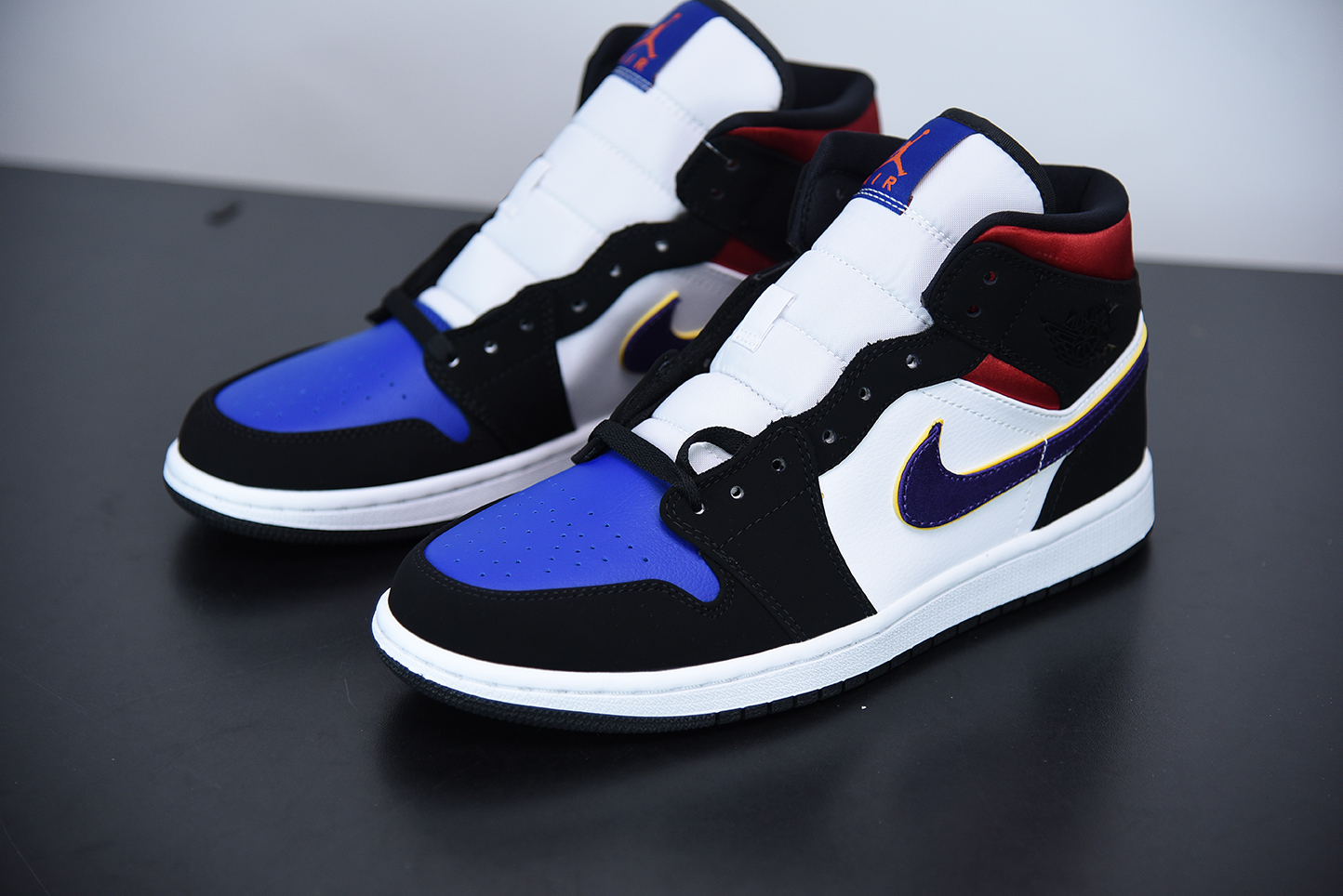 Jordan 1 Mid Lakers Top 3 852542-005