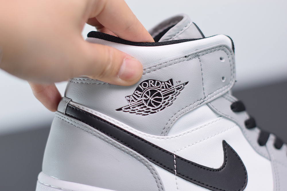 Jordan 1 Mid Light Smoke Grey  554724-092