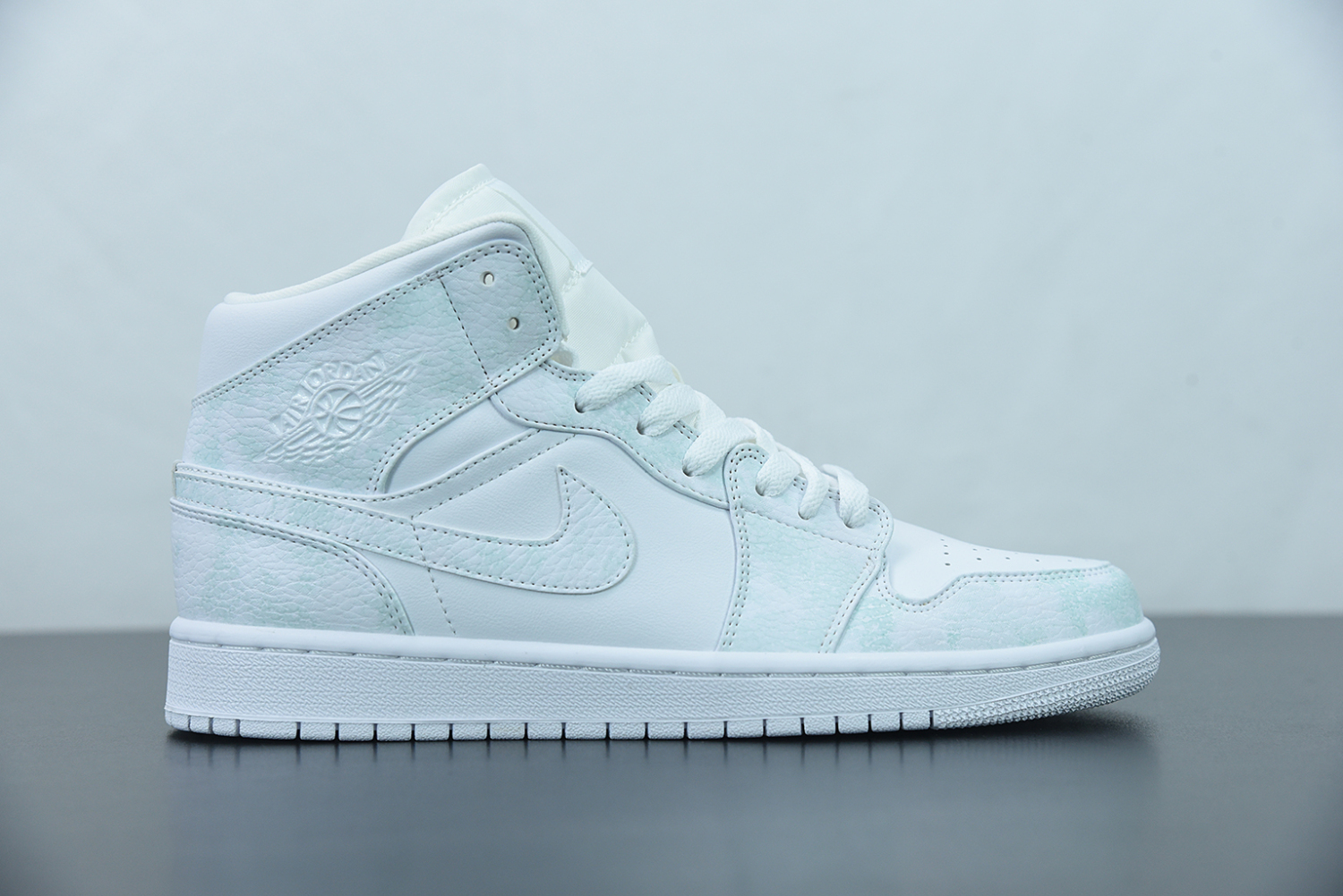 Jordan 1 Mid Triple White 2.0 (2020) 554724-130
