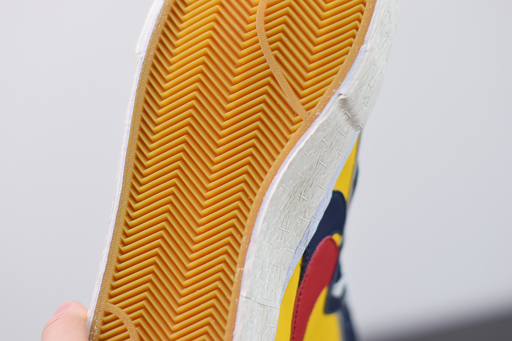 Nike Blazer Mid sacai Snow Beach BV0072-700