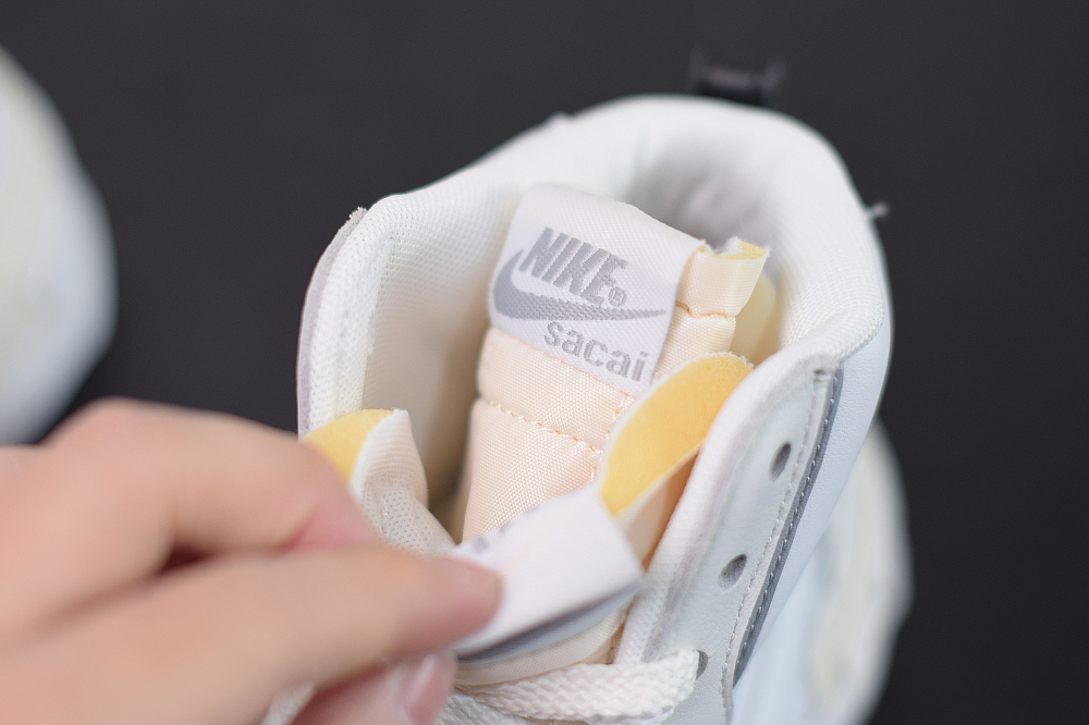 Nike Blazer Mid sacai White Grey BV0072-100