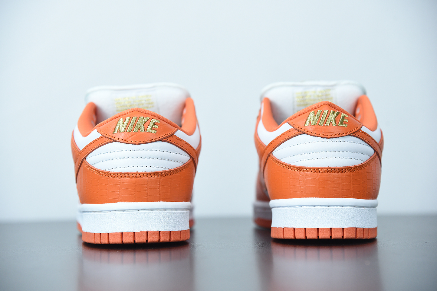 Supreme x Nike SB Dunk Low Orange White Metallic Gold DH3228-181