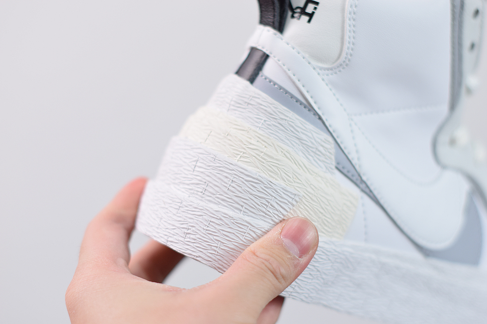 Nike Blazer Mid sacai White Grey BV0072-100