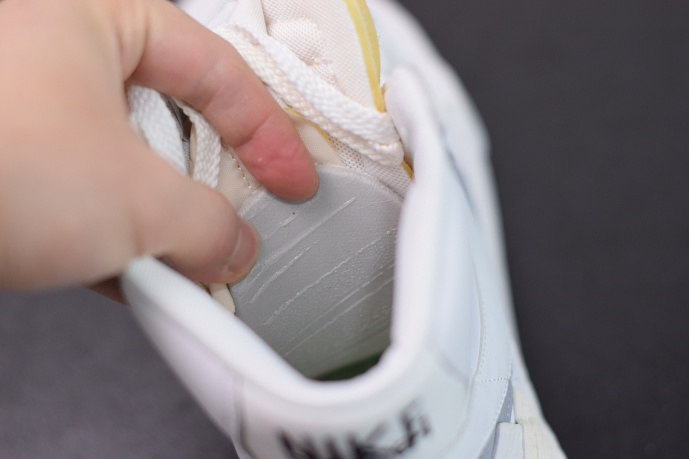 Nike Blazer Mid sacai White Grey BV0072-100