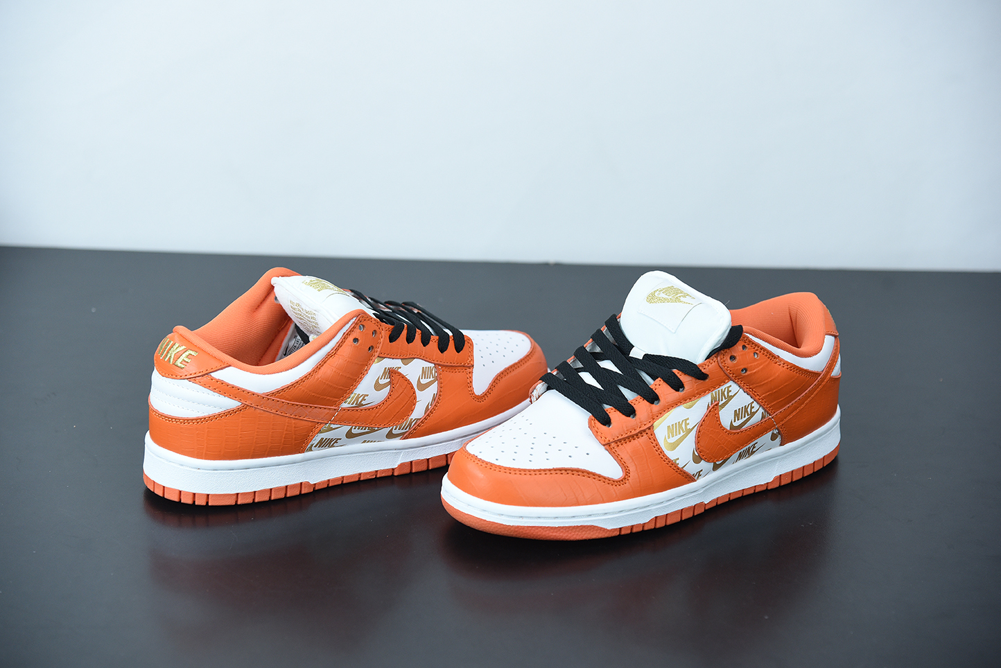 Supreme x Nike SB Dunk Low Orange White Metallic Gold DH3228-181