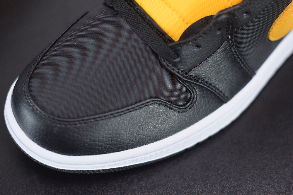 Jordan 1 Mid Black University Gold CI9352-001
