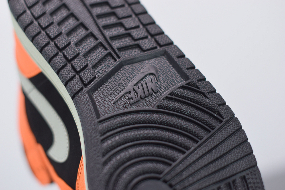 Jordan 1 Mid Black Cone 554724-062