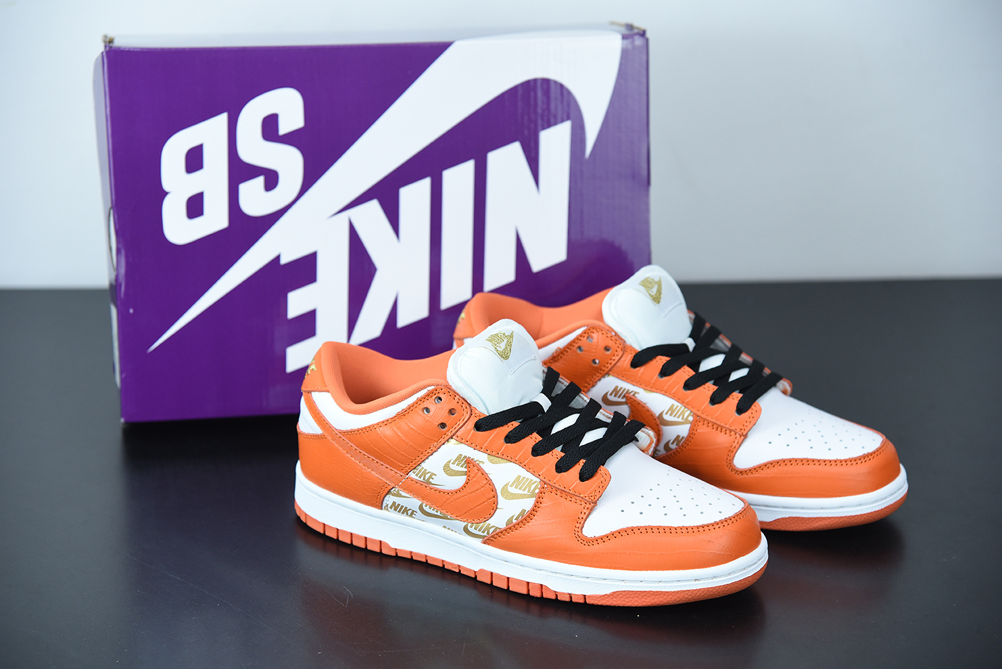 Supreme x Nike SB Dunk Low Orange White Metallic Gold DH3228-181