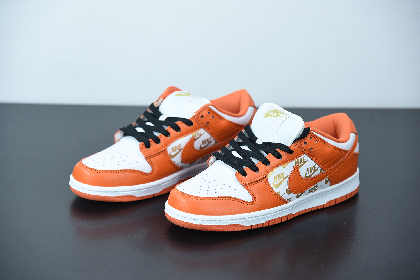 Supreme x Nike SB Dunk Low Orange White Metallic Gold DH3228-181