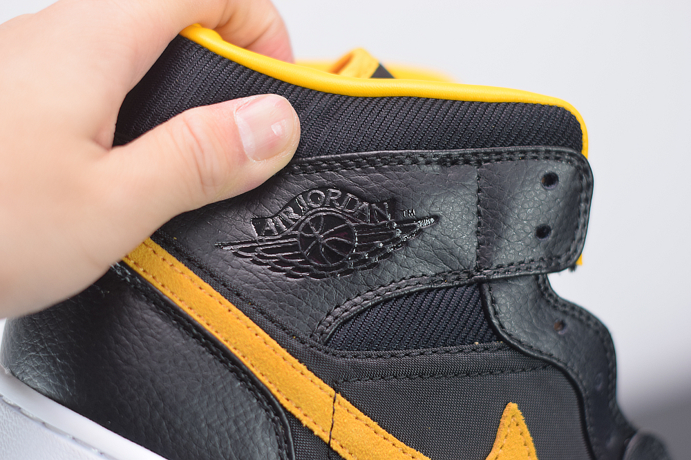 Jordan 1 Mid Black University Gold CI9352-001