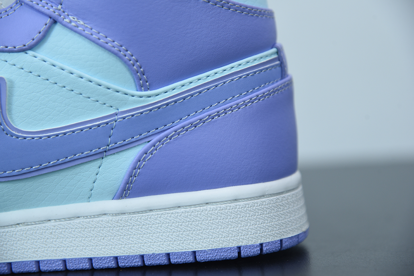 Jordan 1 Mid Purple Aqua (GS)  554725-500
