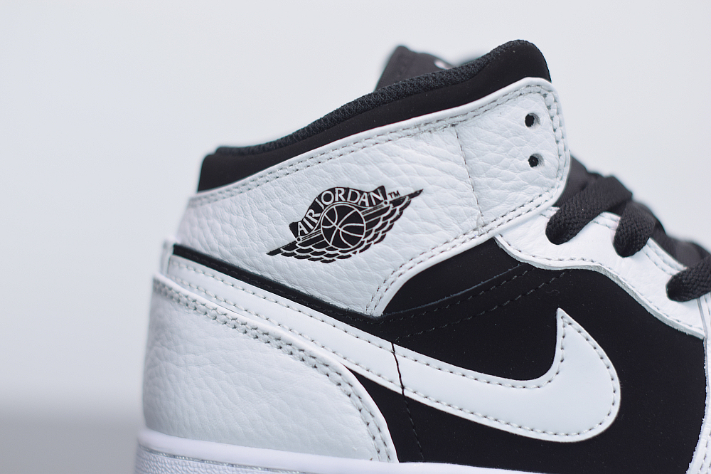 Jordan 1 Mid White Black (GS) 554725-113