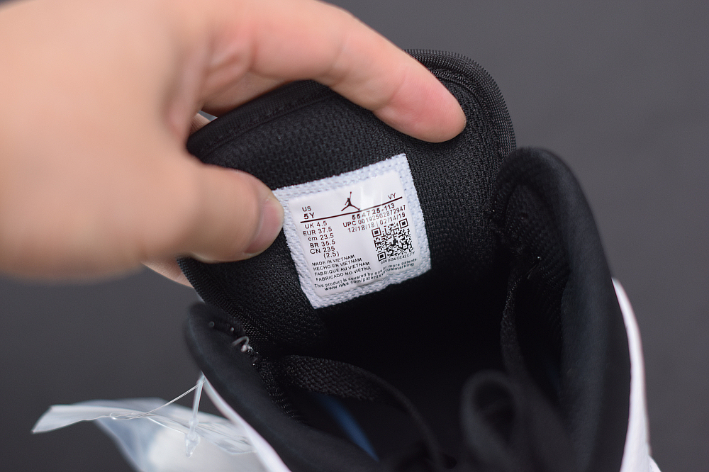 Jordan 1 Mid White Black (GS) 554725-113