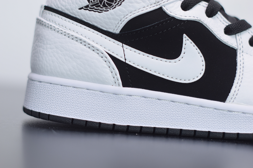Jordan 1 Mid White Black (GS) 554725-113