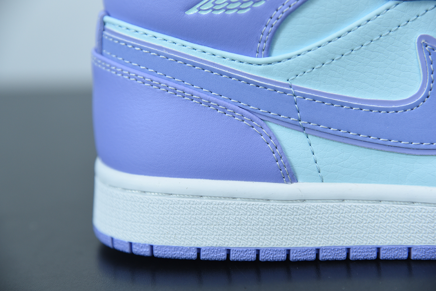 Jordan 1 Mid Purple Aqua (GS)  554725-500
