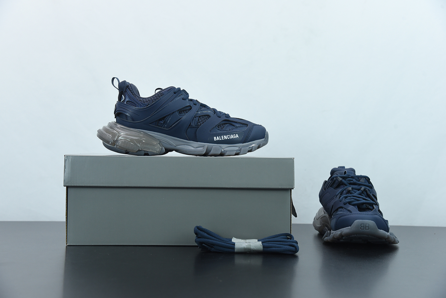 Bal**ci*ga Track Sneaker 647741-W3BC5-0209