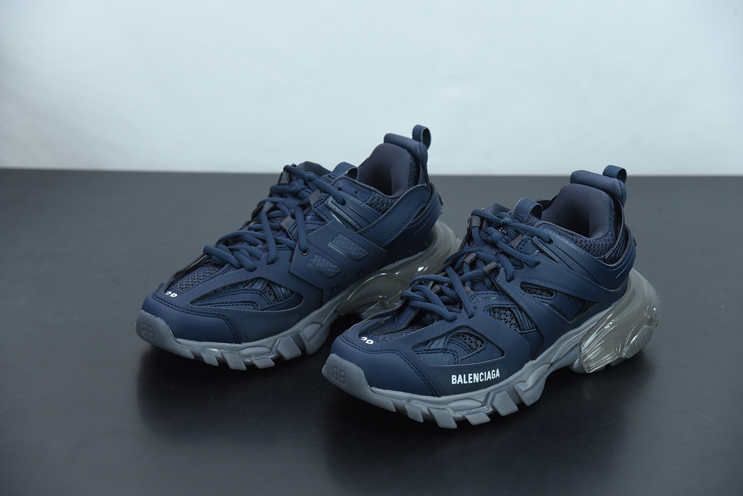 Bal**ci*ga Track Sneaker 647741-W3BC5-0209