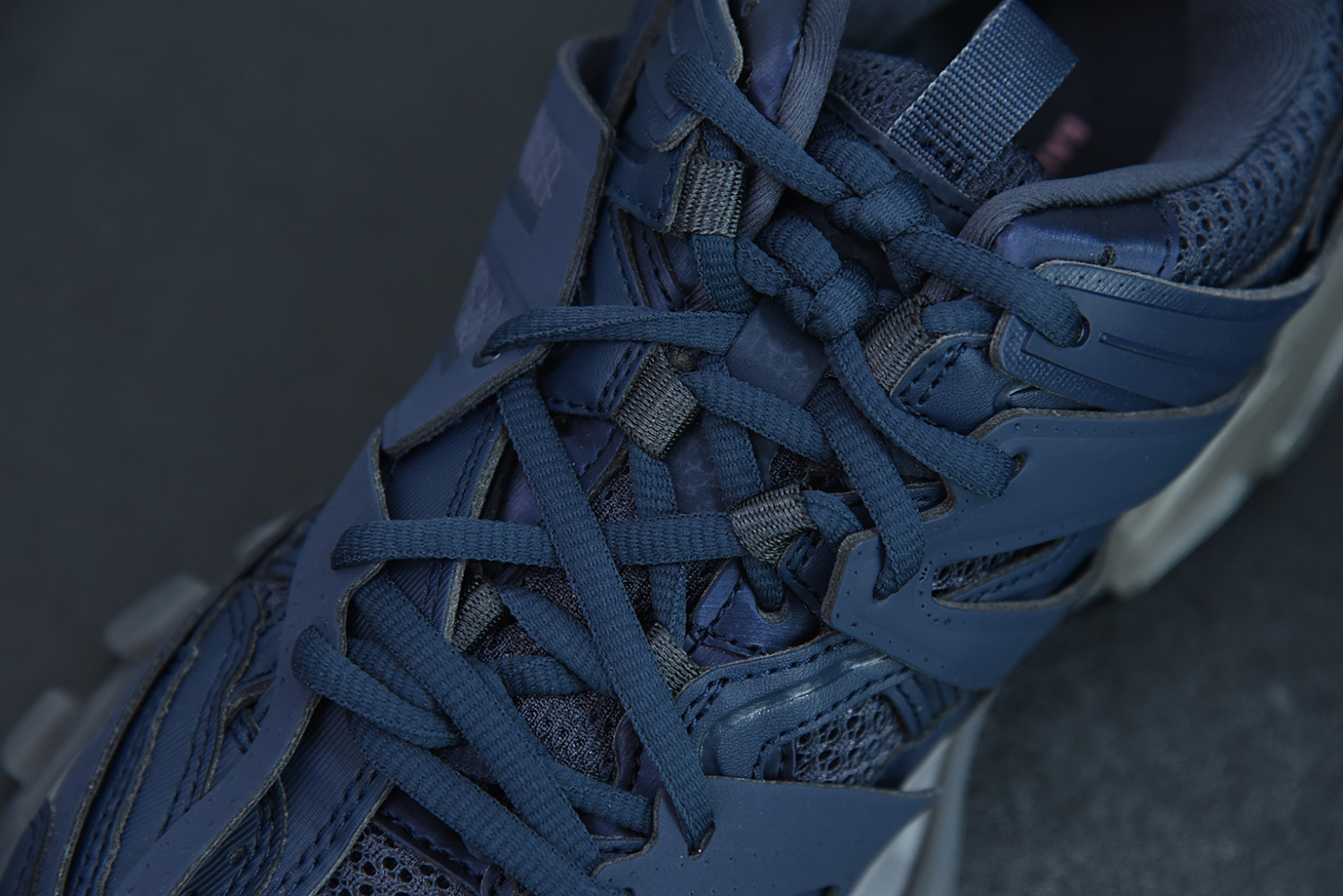 Bal**ci*ga Track Sneaker 647741-W3BC5-0209