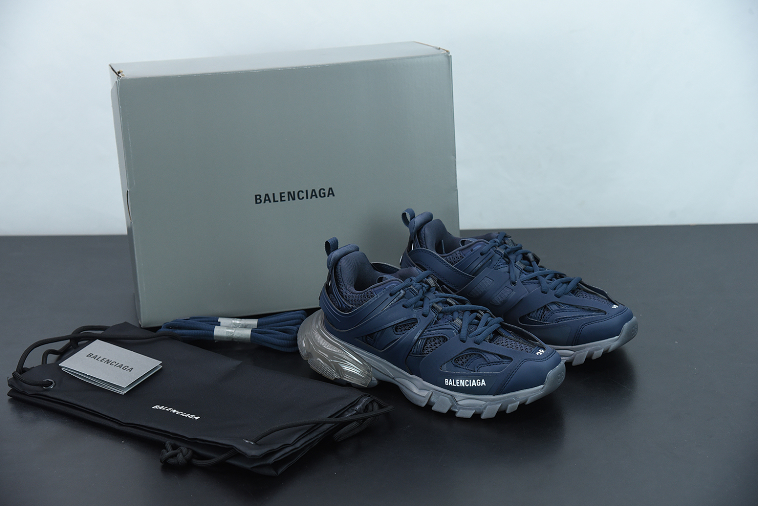 Bal**ci*ga Track Sneaker 647741-W3BC5-0209