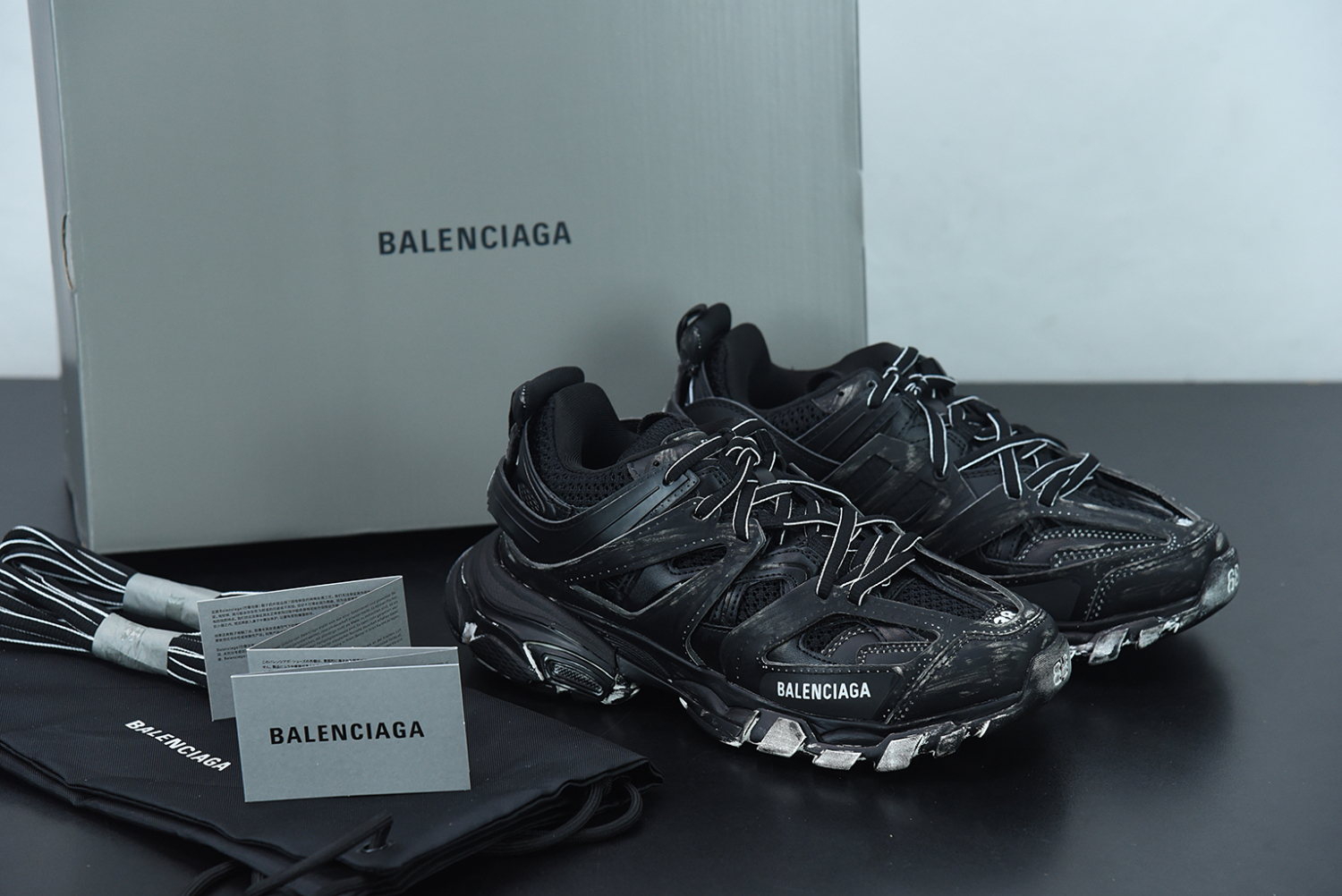 Bal**ci*ga Track Sneaker 542436-W3CN2-10000