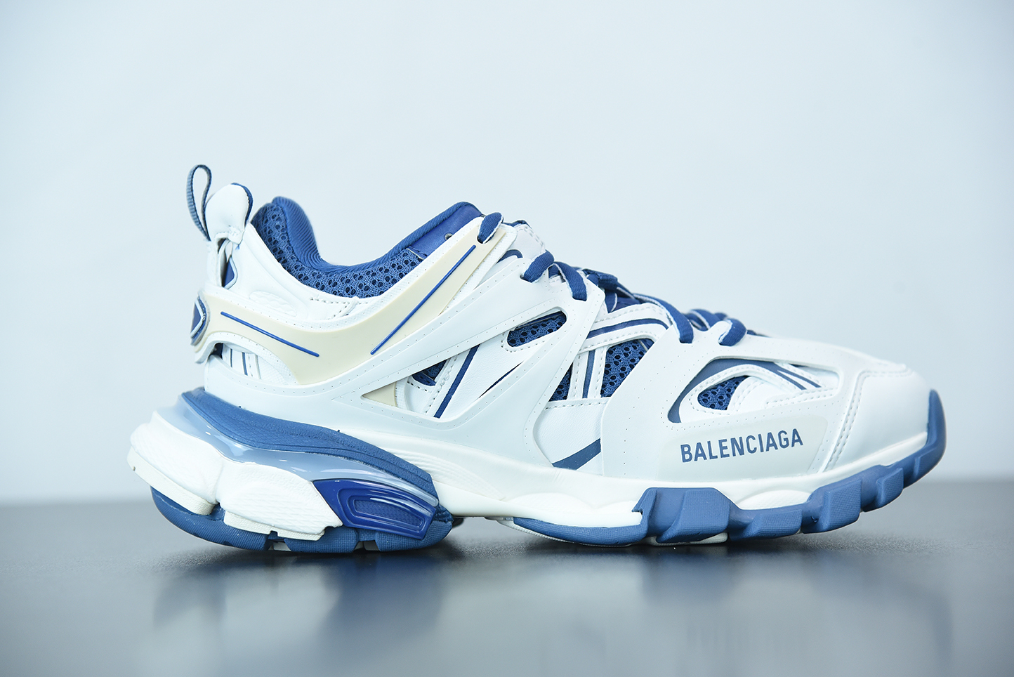 Bal**ci*ga Track Worn Out In Light Grey 542023-W1GC4-9050