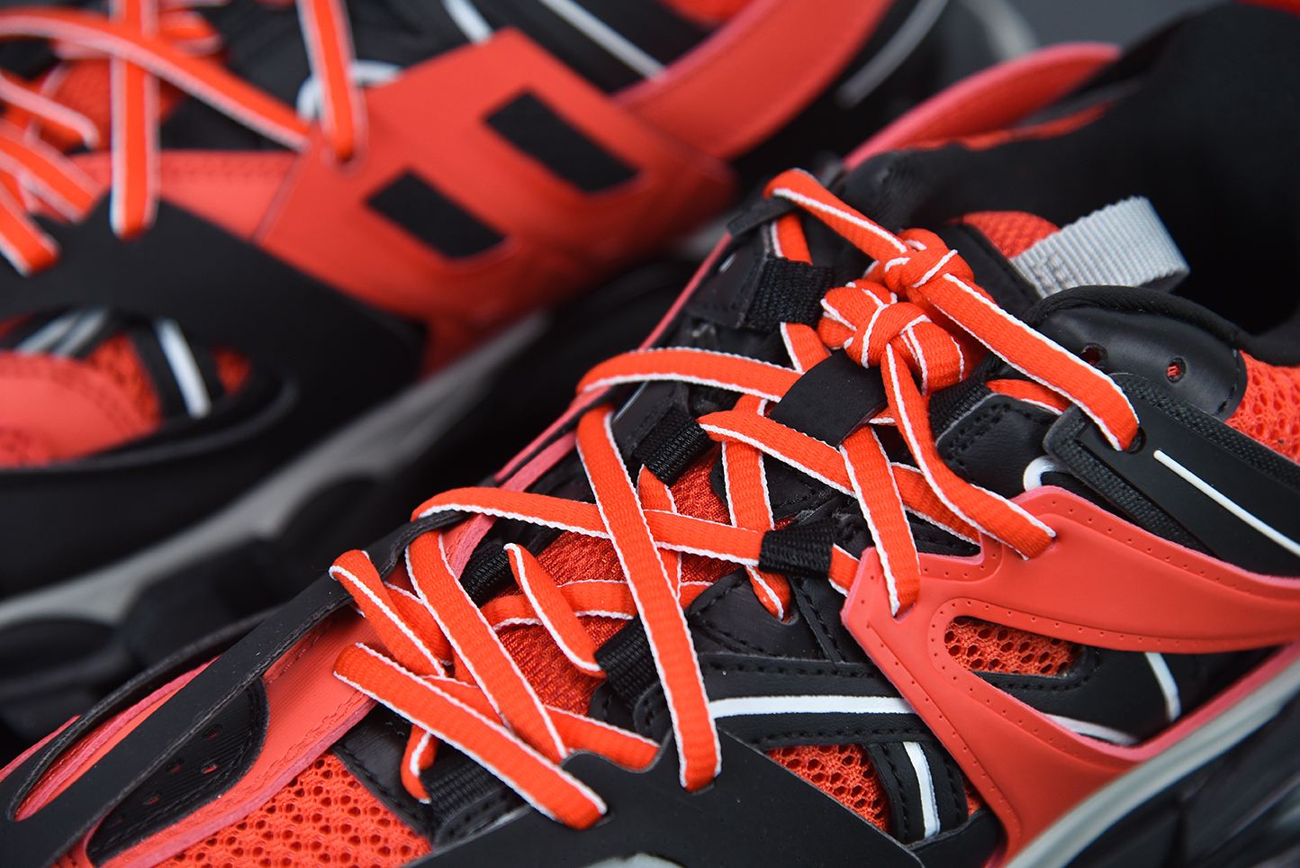 Bal**ci*ga Track Sneaker RedBlackGray 542023-W1GB8-5201