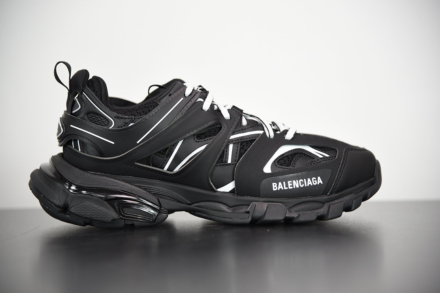 Bal**ci*ga Track Black 542023-W1GB1-2045
