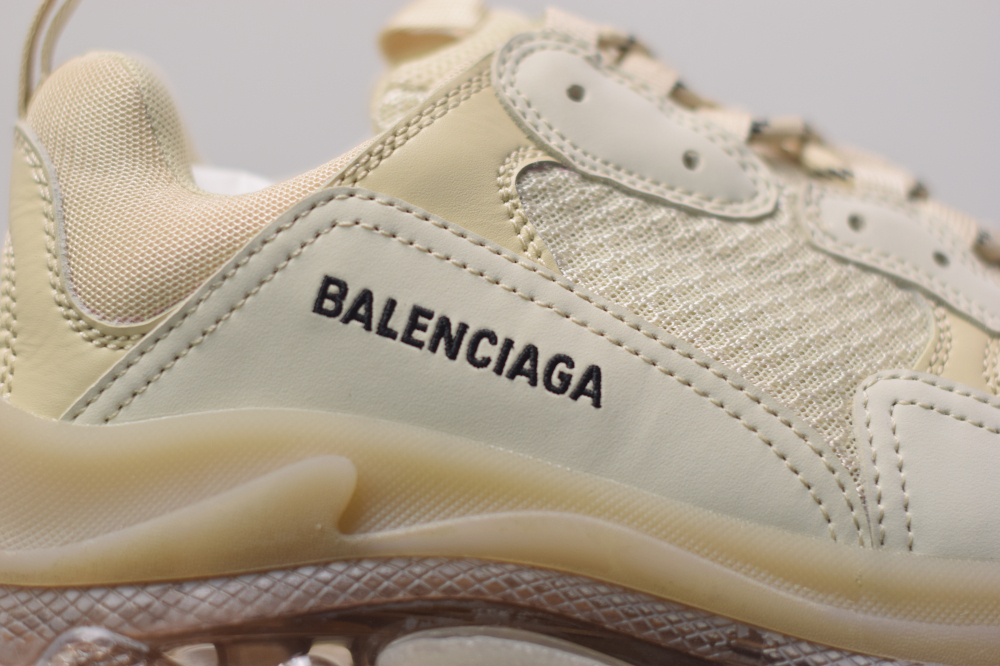 Bal**ci*ga Triple S   ECBA800616H