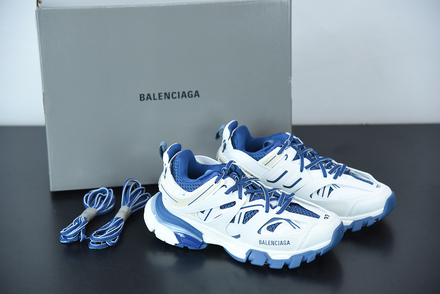 Bal**ci*ga Track Worn Out In Light Grey 542023-W1GC4-9050