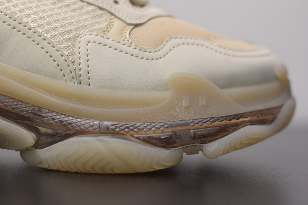 Bal**ci*ga Triple S   ECBA800616H