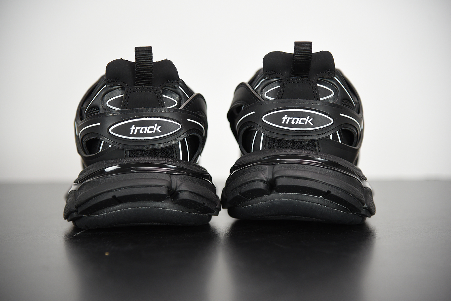 Bal**ci*ga Track Black 542023-W1GB1-2045