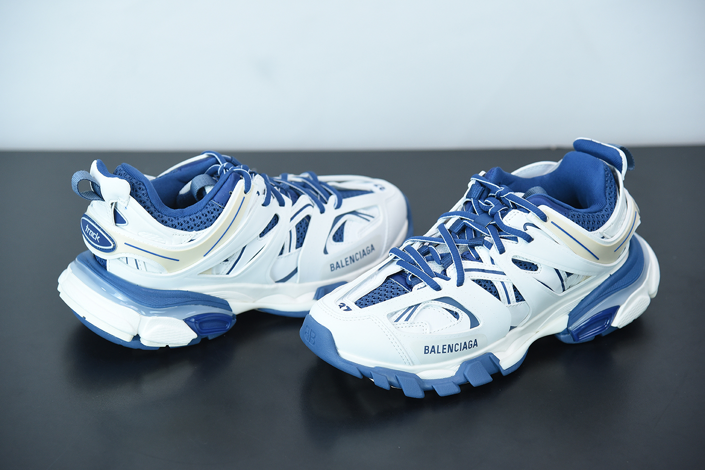 Bal**ci*ga Track Worn Out In Light Grey 542023-W1GC4-9050