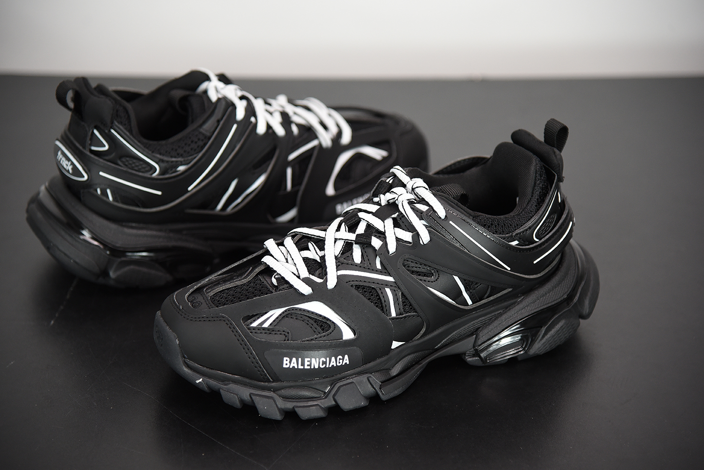 Bal**ci*ga Track Black 542023-W1GB1-2045