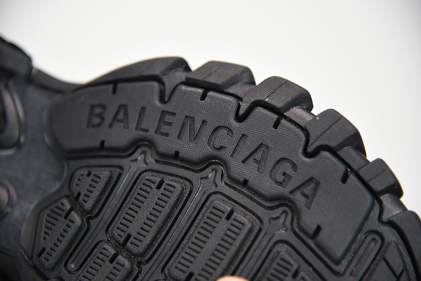 Bal**ci*ga Track Black 542023-W1GB1-2045