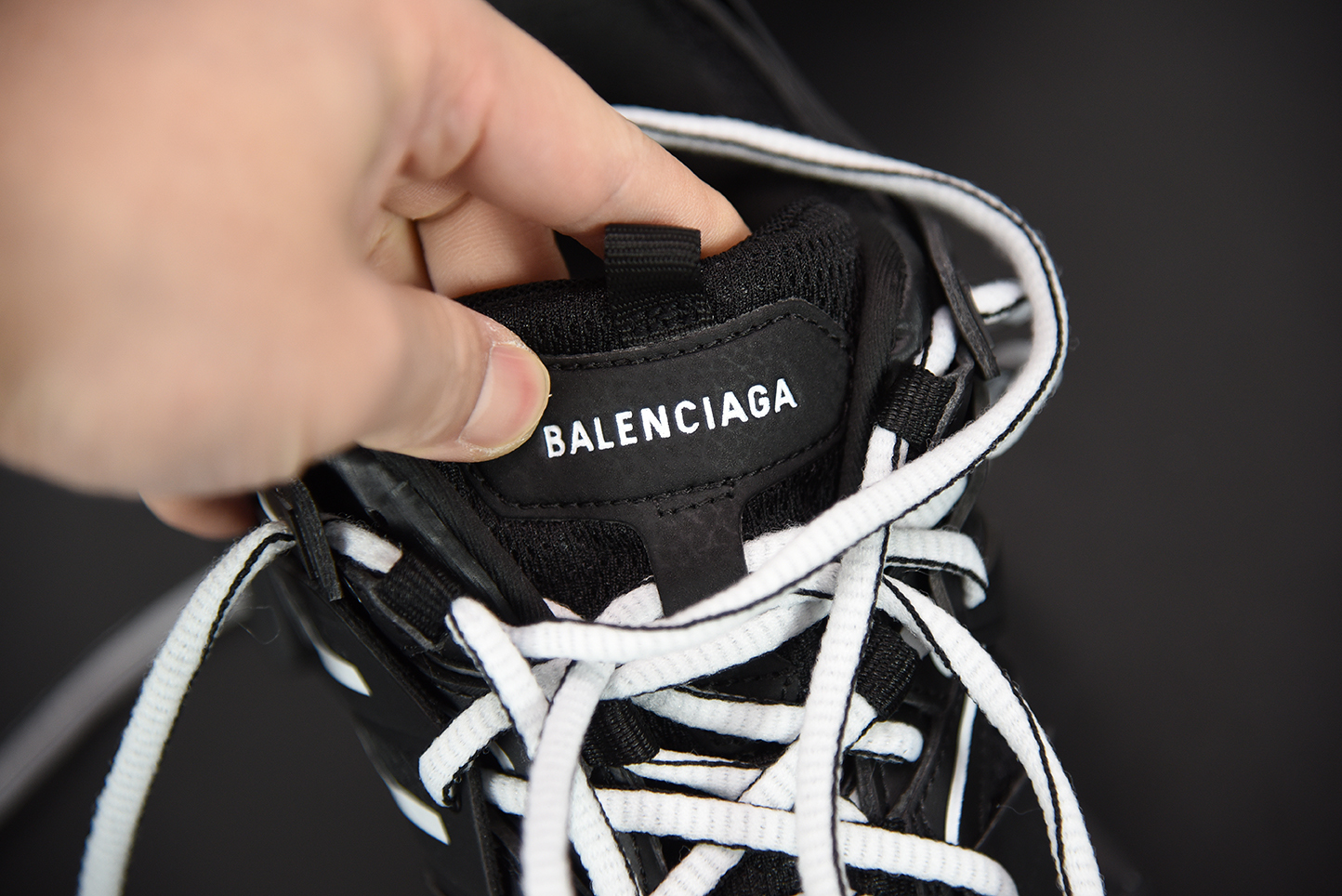 Bal**ci*ga Track Black 542023-W1GB1-2045