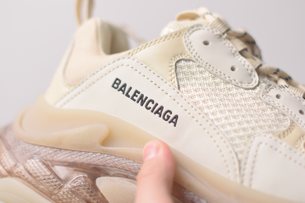 Bal**ci*ga Triple S   ECBA800616H
