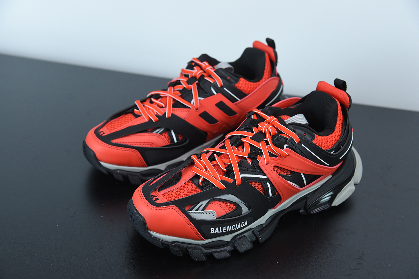 Bal**ci*ga Track Sneaker RedBlackGray 542023-W1GB8-5201