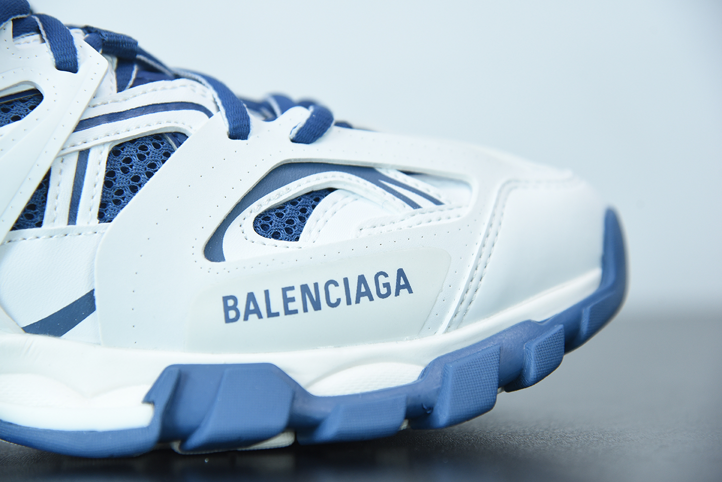 Bal**ci*ga Track Worn Out In Light Grey 542023-W1GC4-9050