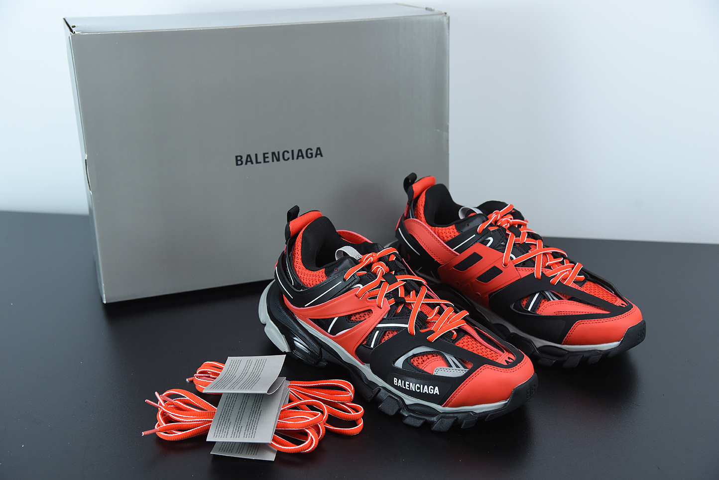 Bal**ci*ga Track Sneaker RedBlackGray 542023-W1GB8-5201