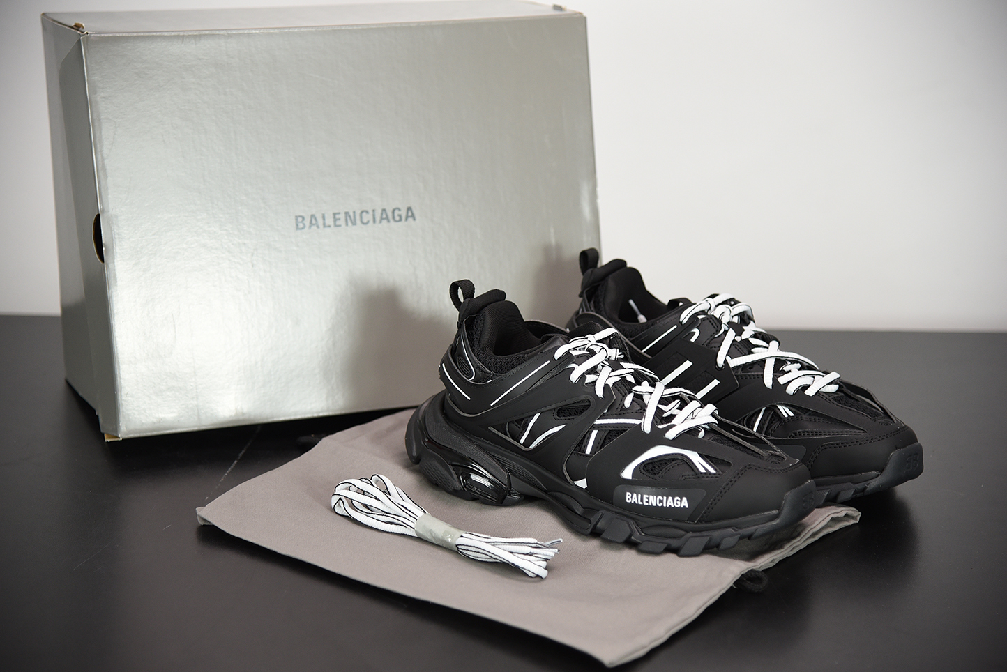 Bal**ci*ga Track Black 542023-W1GB1-2045